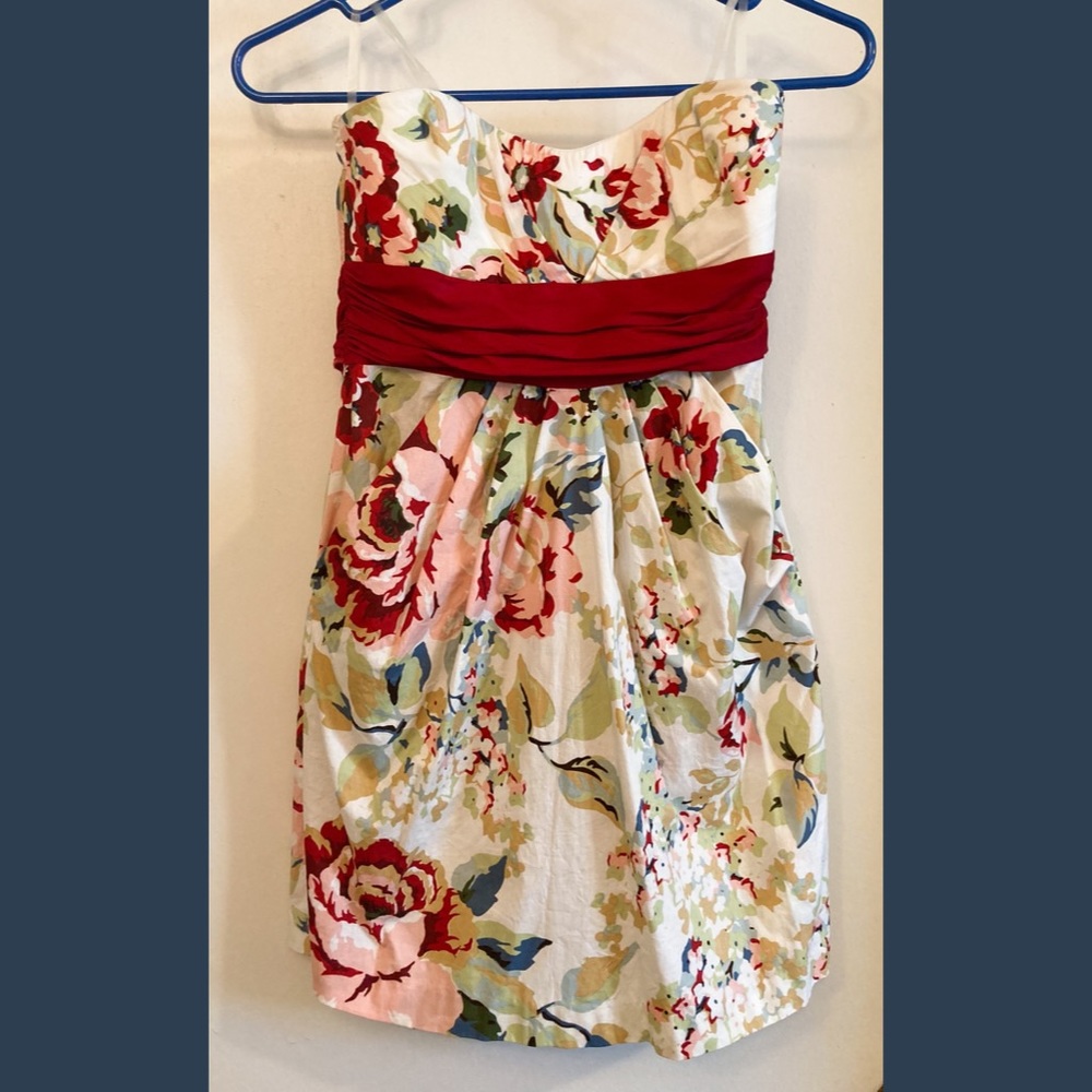 Strapless mini dress WITH POCKETS! 😍